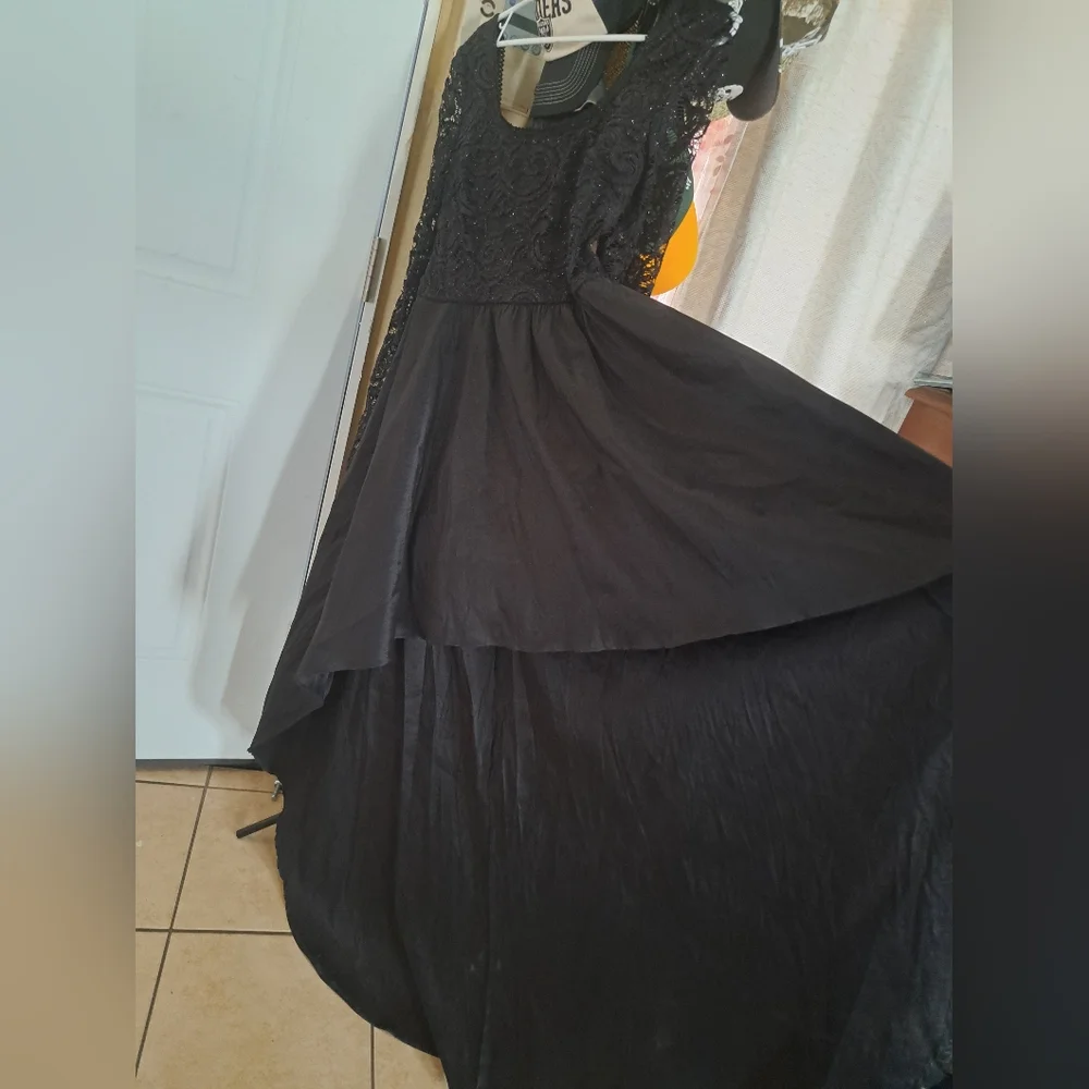 Black Lace High-Low Evening Dress - Picture 6 of 7